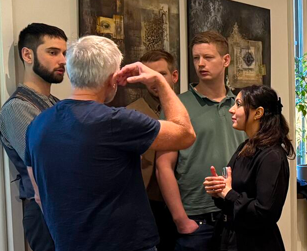 Mavatar Employees talking in a circle 